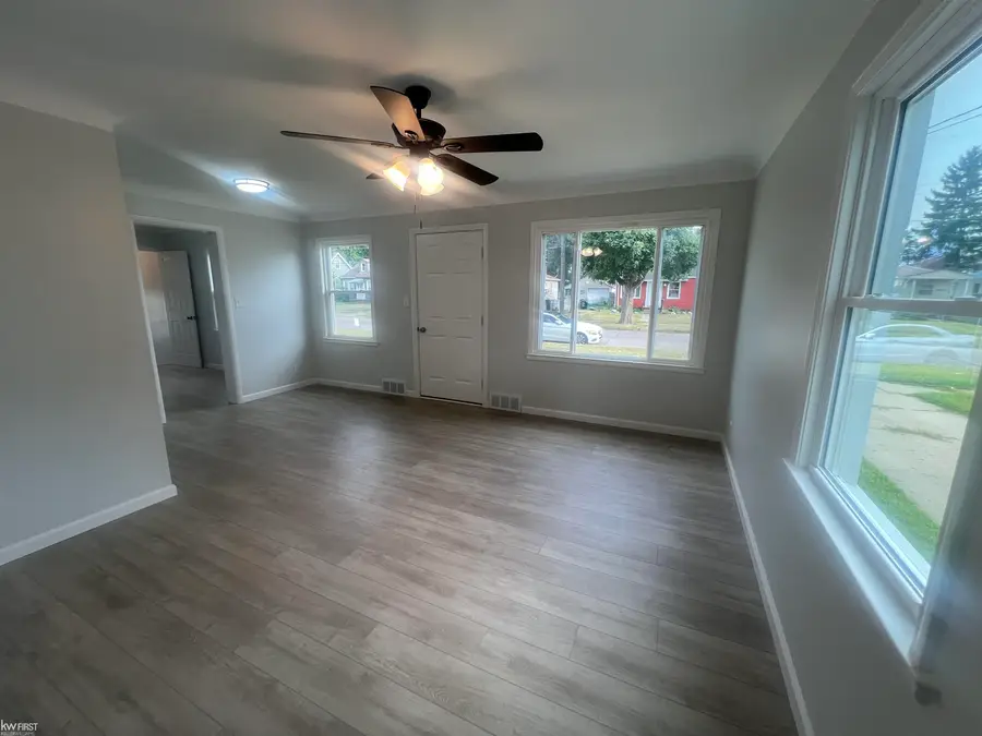 3922 Hogarth AVE, Flint, MI 48532 - #2