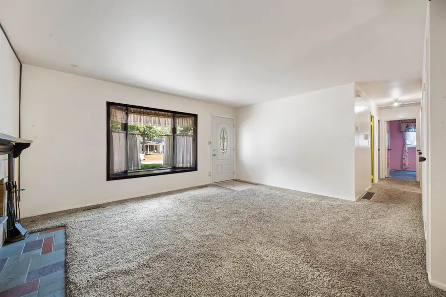 6329 Springdale BLVD, Grand Blanc, MI 48439 - #3
