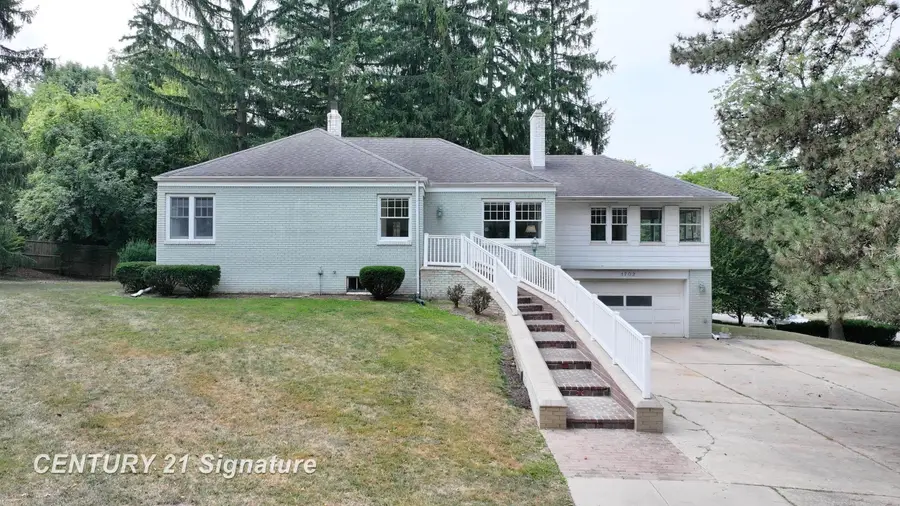 1702 Overhill DR, Flint, MI 48503 - #2