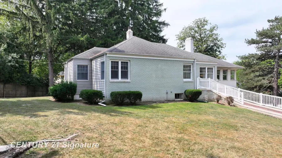 1702 Overhill DR, Flint, MI 48503 - #3