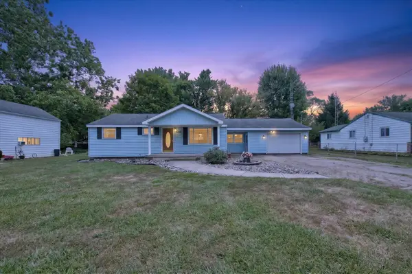 6162 Sandy LN, Burton, MI 48519