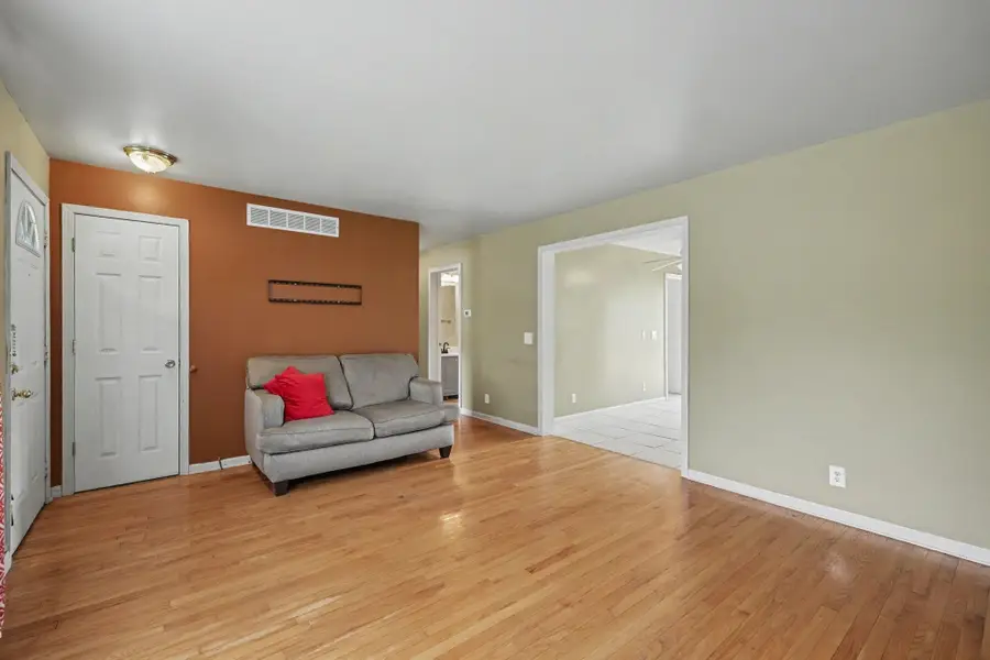 1753 E Evelyn AVE, Hazel Park, MI 48030 - #3