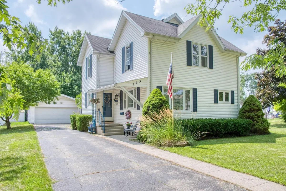123 Floral AVE, Saint Johns, MI 48879 - #1