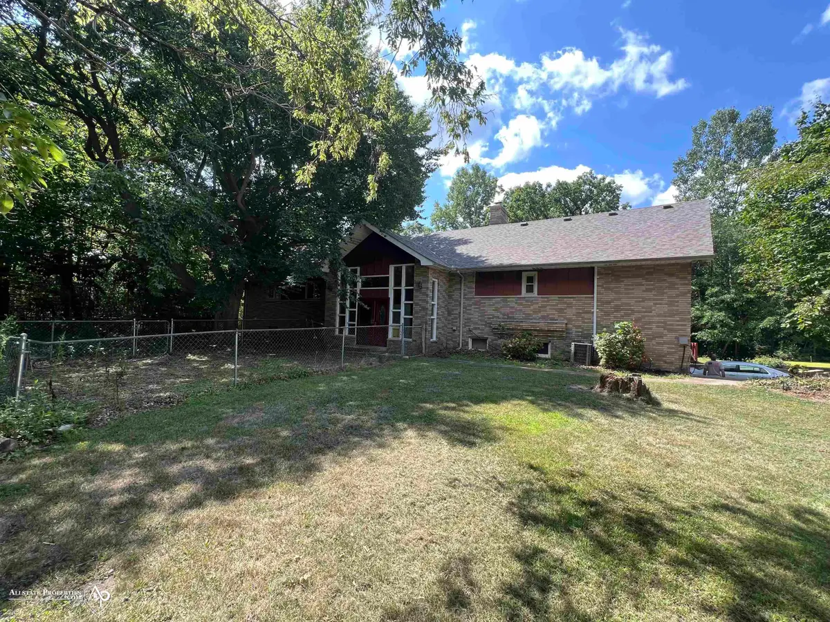 210 Elmwood DR, Davison, MI 48423 - #1