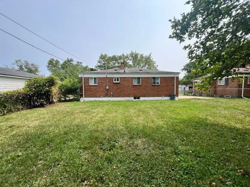 6155 Natchez DR, Beecher, MI 48458 - #2
