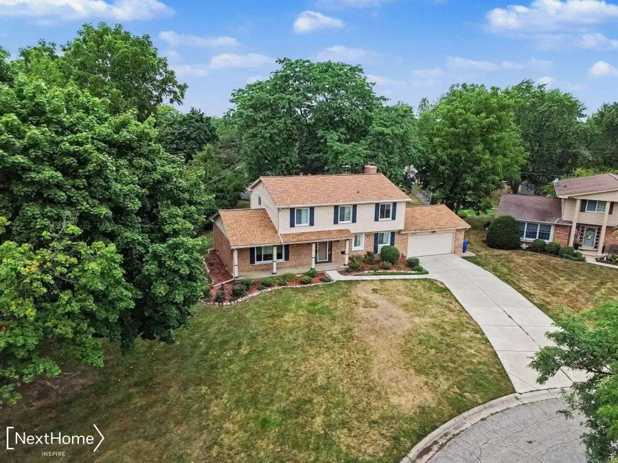 12763 Grace Ct CT, Grand Blanc, MI 48439 - #2