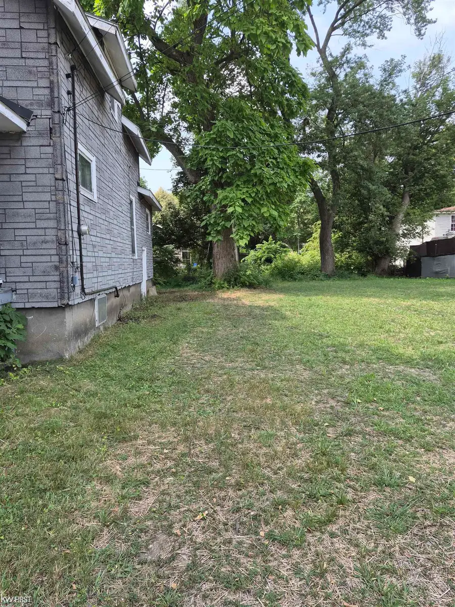 662 Hall ST, Flint, MI 48503 - #2