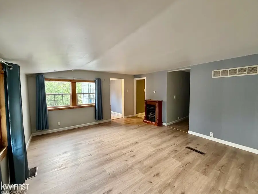 3049 Egleston AVE, Flint, MI 48506 - #2