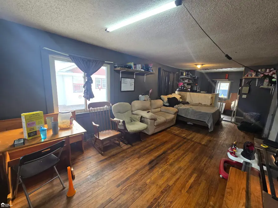855 Victoria AVE, Flint, MI 48507 - #2
