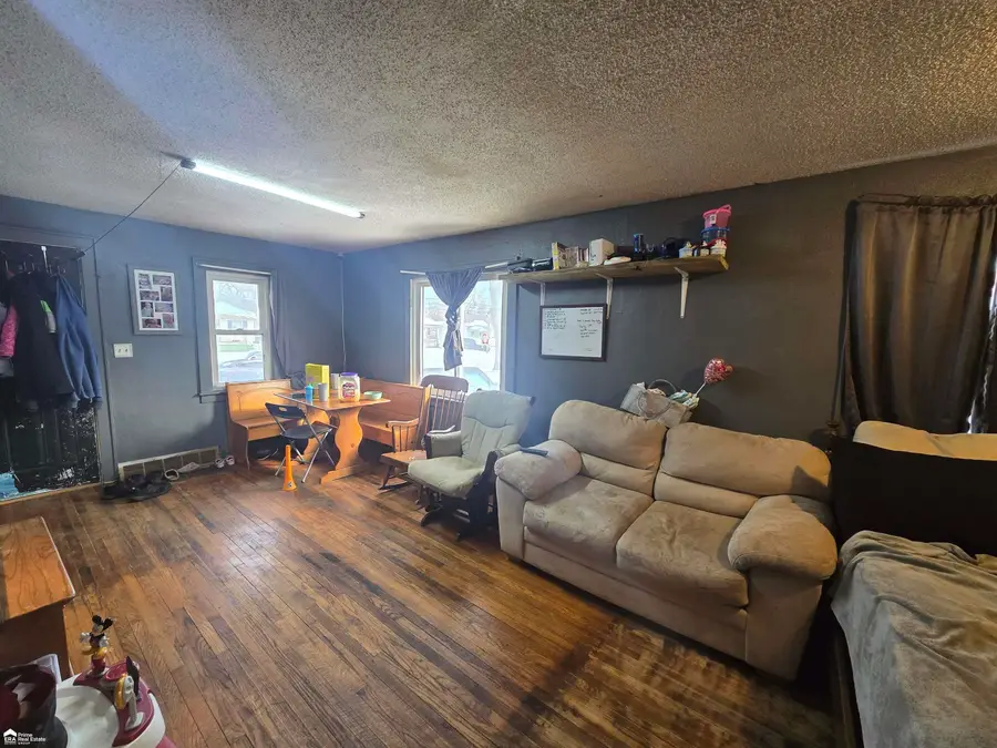 855 Victoria AVE, Flint, MI 48507 - #3