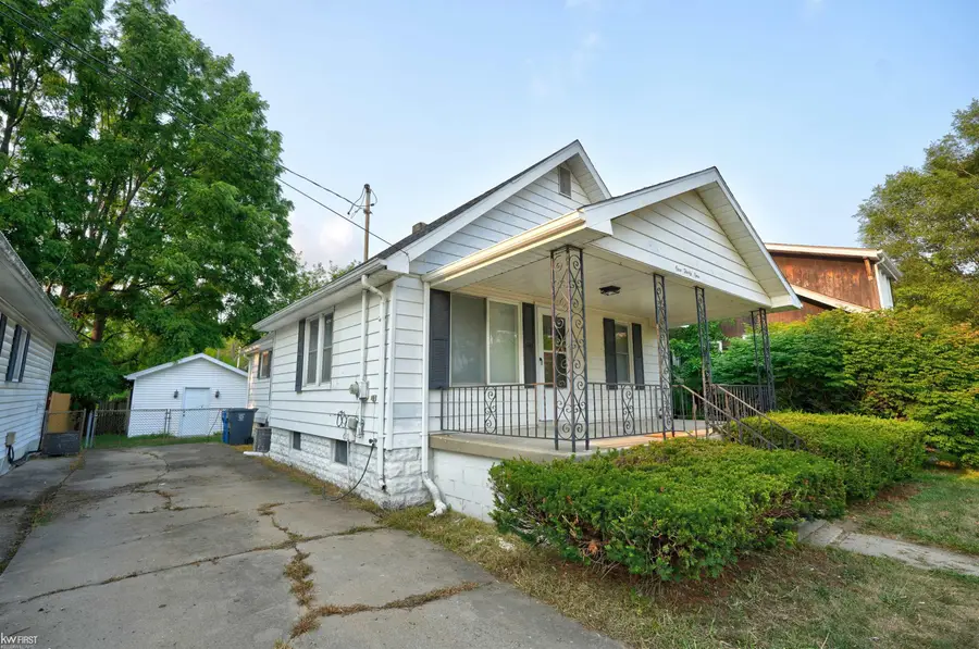 131 E Lkeview AVE, Flint, MI 48503 - #2