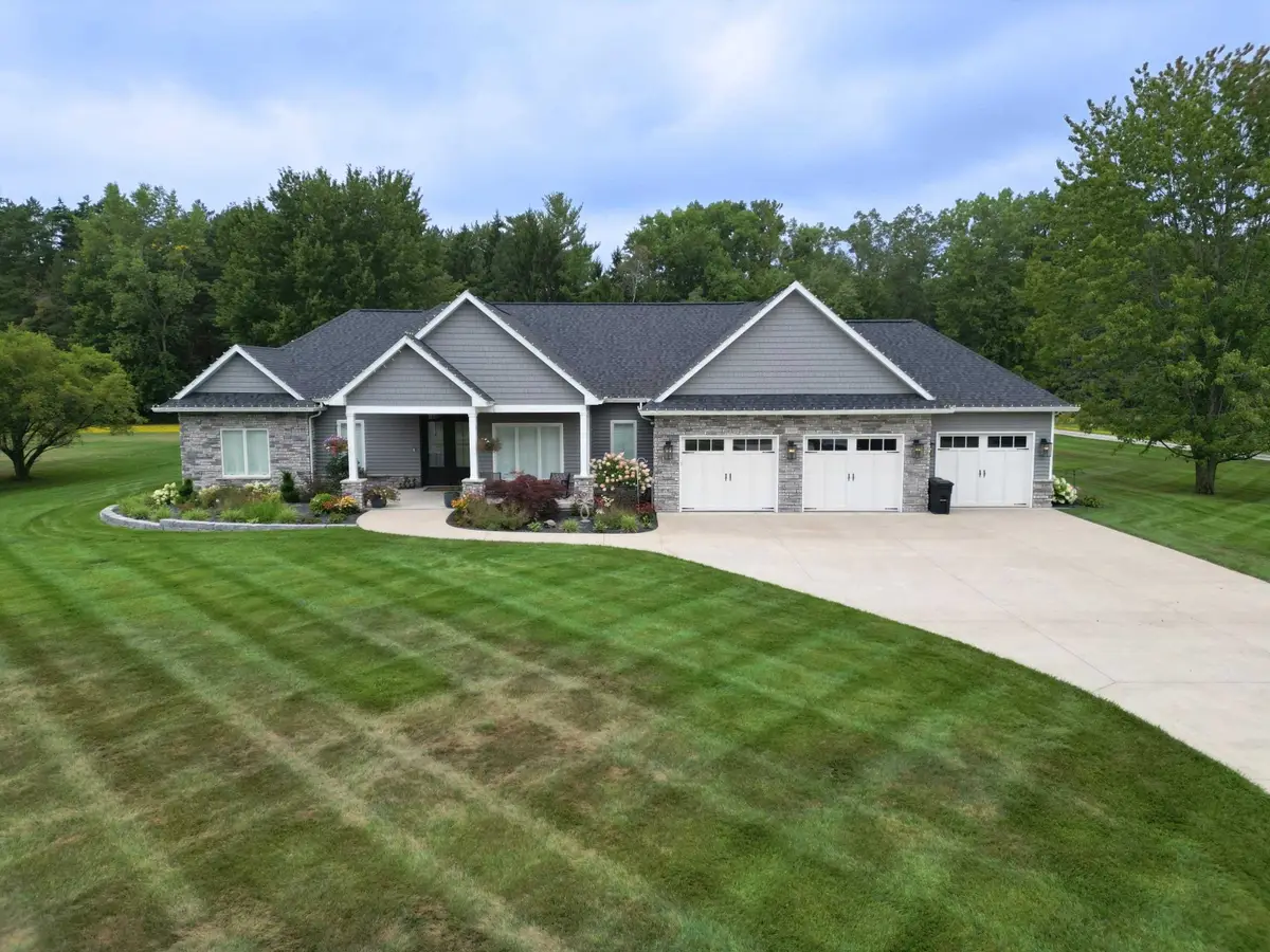 1860 S Beyer RD, Saginaw, MI 48601 - #1