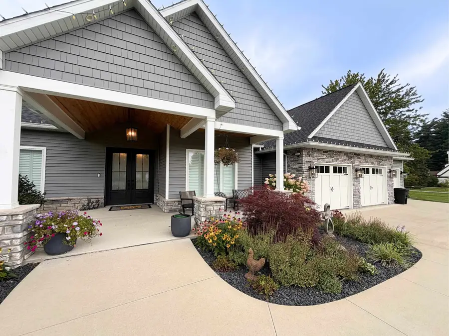 1860 S Beyer RD, Saginaw, MI 48601 - #2