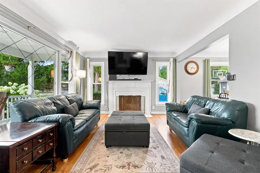 6136 Hugh ST, Burton, MI 48509 - #3