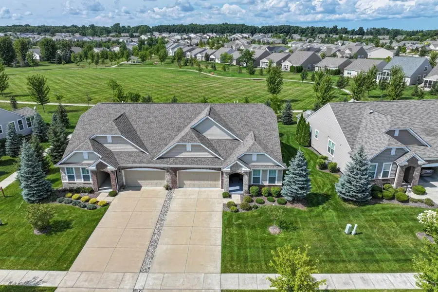 6423 Prairie Dunes DR, Grand Blanc, MI 48439 - #2
