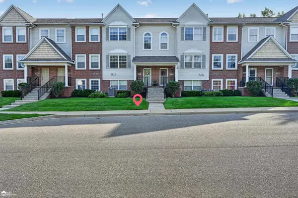 804 Eagle DR, Fenton, MI 48430
