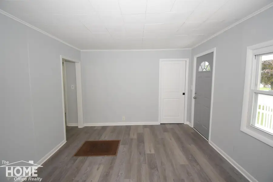 834 Broadway AVE, Owosso, MI 48867 - #3