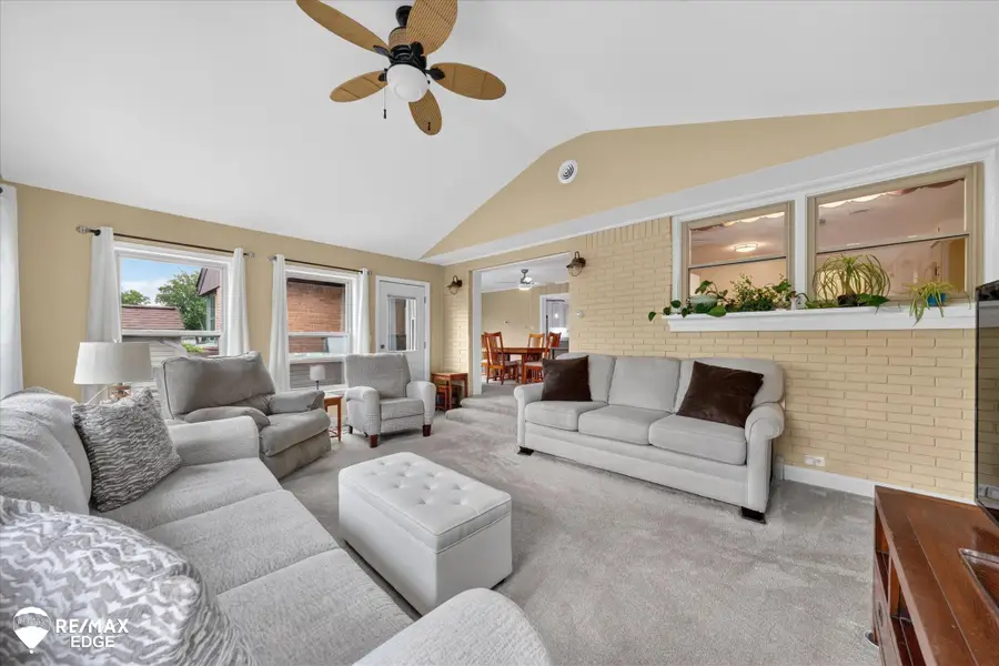 8335 Fenton RD, Grand Blanc, MI 48439 - #2
