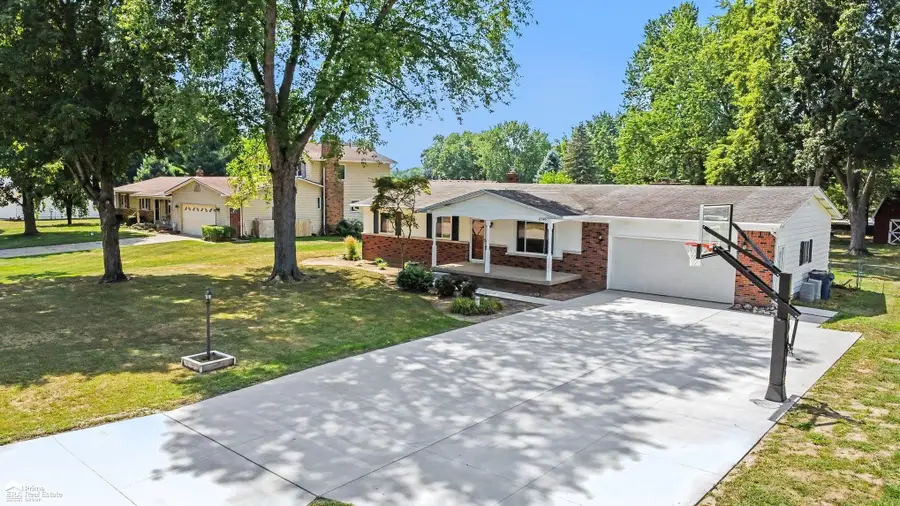 8545 Gallant Fox TRL, Flushing, MI 48433 - #2