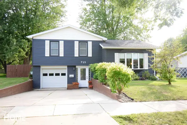 721 Huntington DR, Owosso, MI 48867