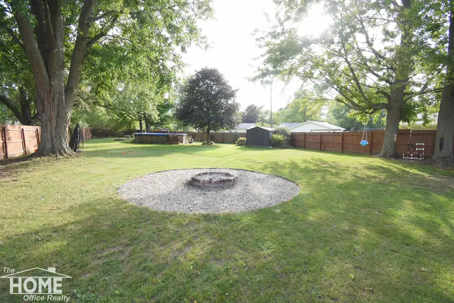721 Huntington DR, Owosso, MI 48867 - #2