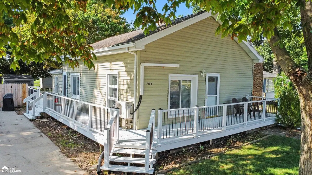 704 E North ST, Owosso, MI 48867 - #1