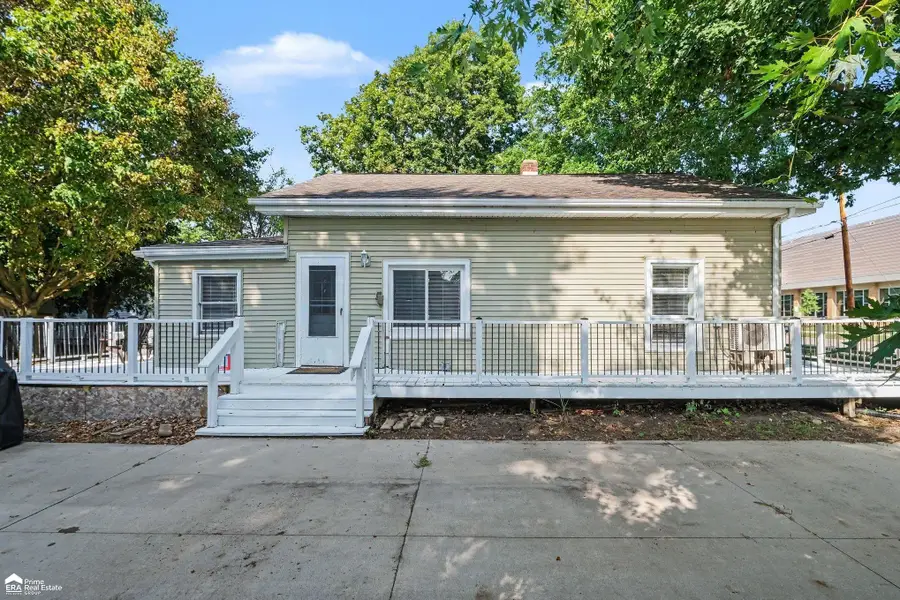 704 E North ST, Owosso, MI 48867 - #2