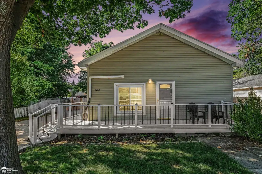 704 E North ST, Owosso, MI 48867 - #3
