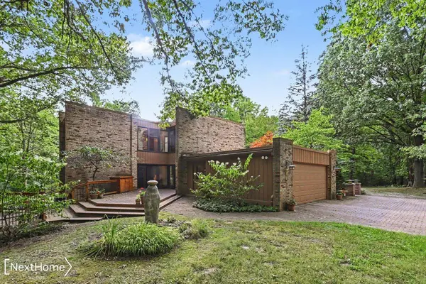 785 S Van RD, Holly, MI 48442