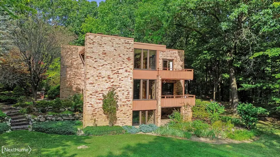 785 S Van RD, Holly, MI 48442 - #2