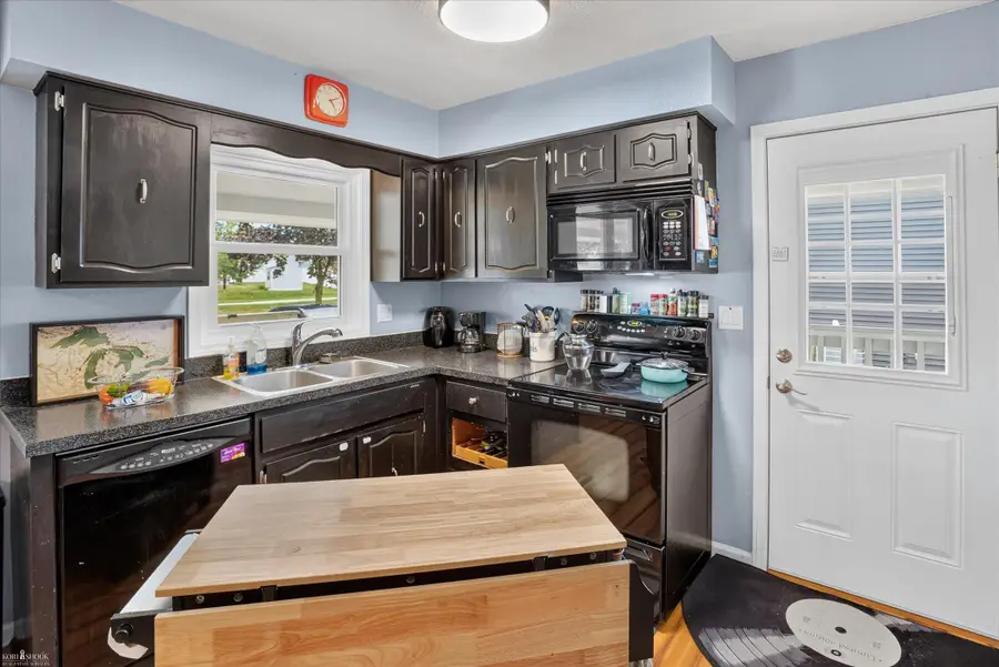 1301 N Gould ST, Owosso, MI 48867 - #2