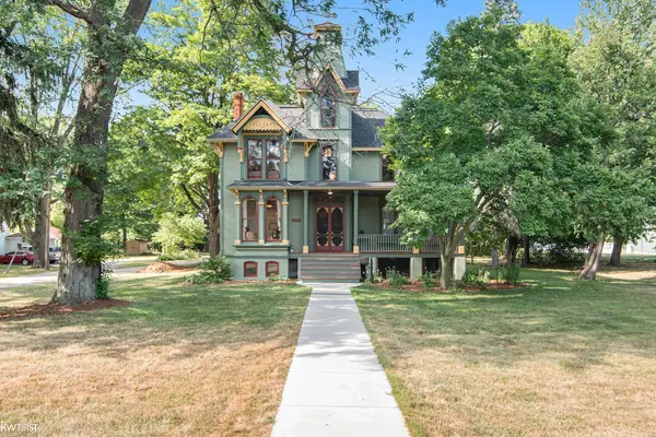 308 W Shiawassee AVE, Fenton, MI 48430