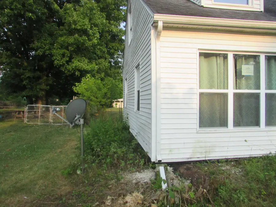 2467 Covert RD, Burton, MI 48509 - #3
