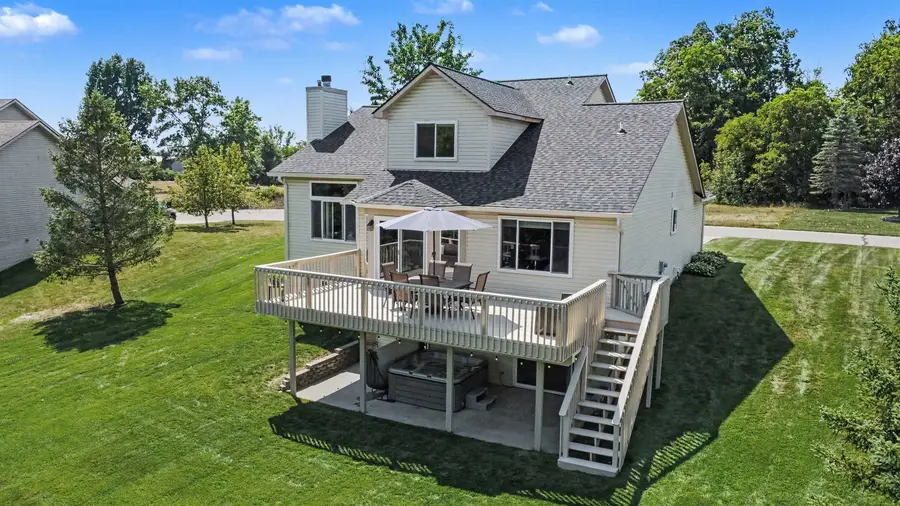 12129 Carmela DR, Fenton, MI 48430 - #2
