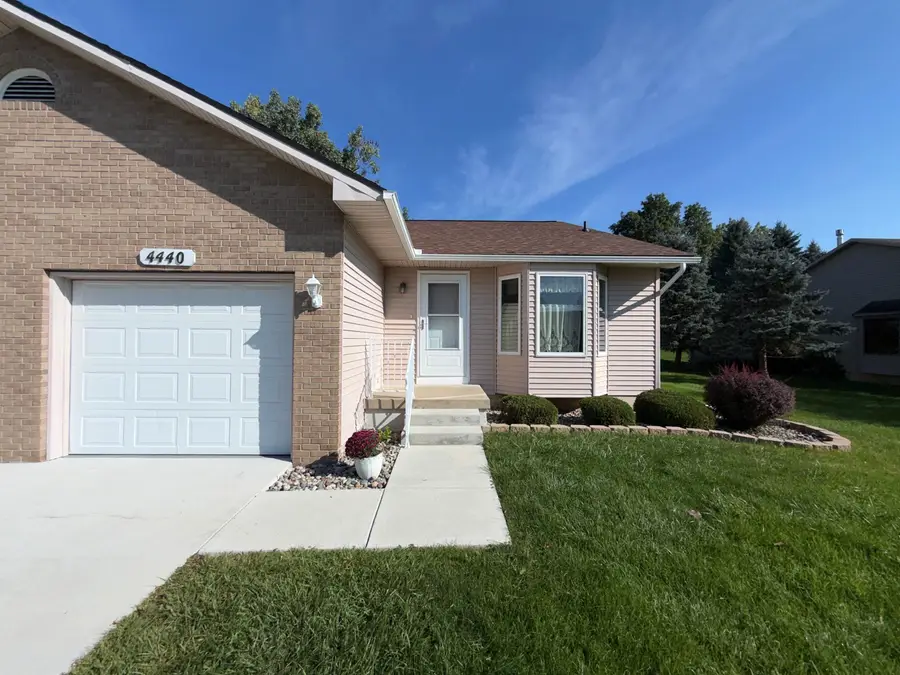 4440 Springbrook DR, Swartz Creek, MI 48473 - #2