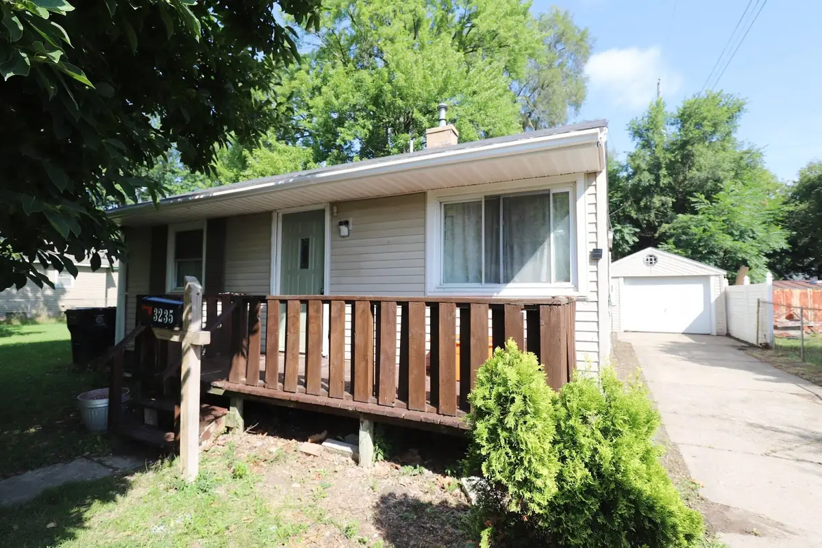 3235 Whittier AVE, Flint, MI 48506 - #1