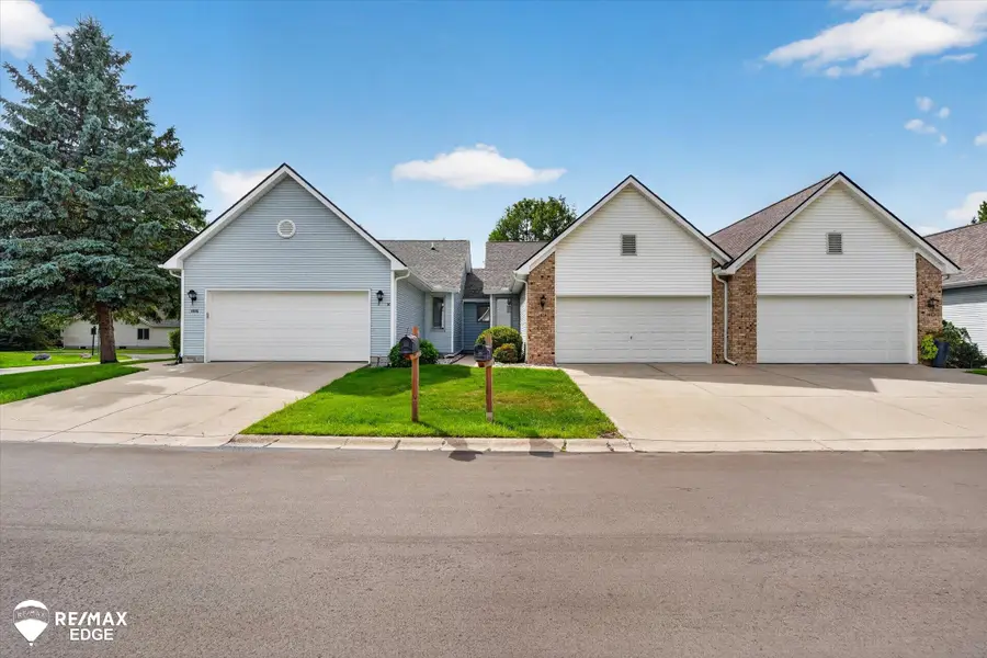 1074 Julie DR, Davison, MI 48423 - #3