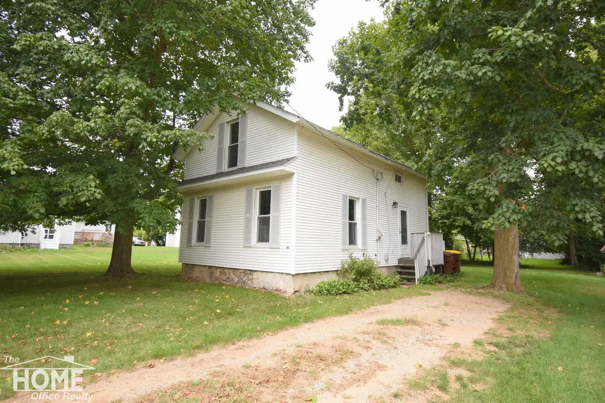 231 Adelaide ST, Maple Rapids, MI 48853 - #1