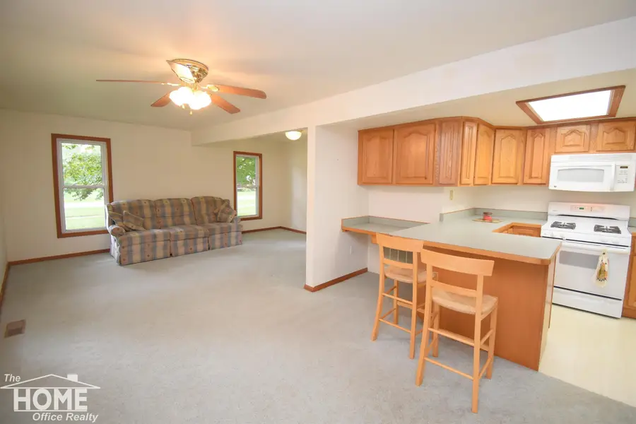 231 Adelaide ST, Maple Rapids, MI 48853 - #3