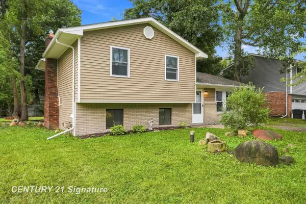 711 Harry Paul DR, LakeOrion, MI 48362