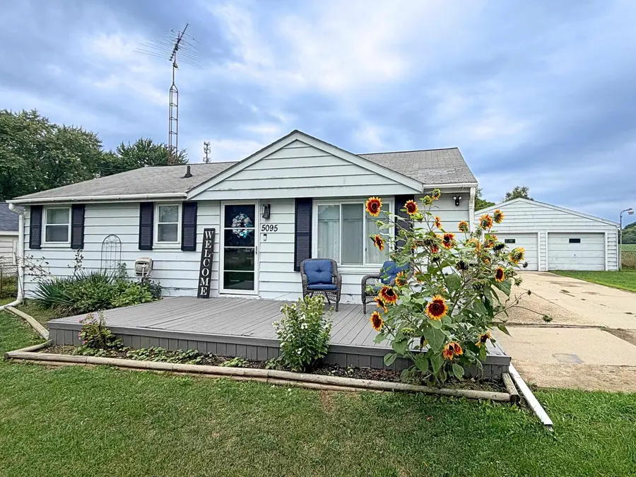5095 Rose LN, Flint, MI 48506 - #2