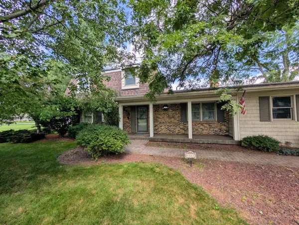 8560 Appleblossom LN, Flushing, MI 48433