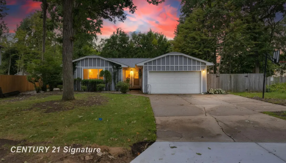 5240 Wishing Well DR, Grand Blanc, MI 48439 - #1