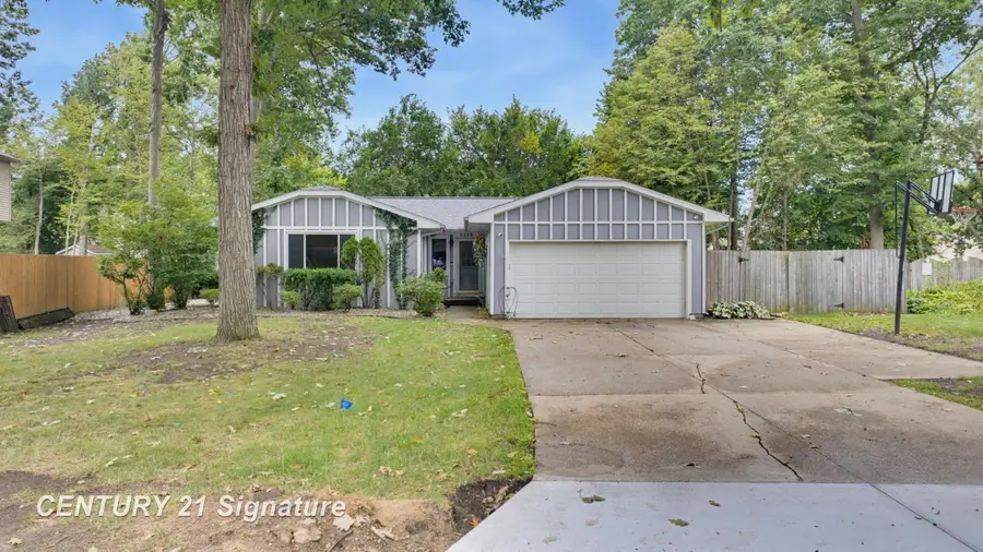 5240 Wishing Well DR, Grand Blanc, MI 48439 - #2