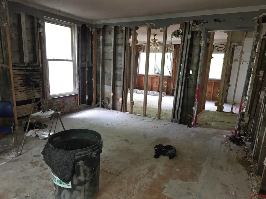 1331 S Jefferson AVE, Saginaw, MI 48601 - #3