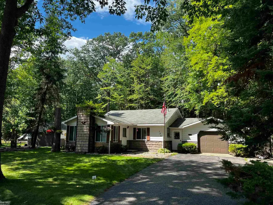 194 Springwood DR, Prudenville, MI 48651 - #2