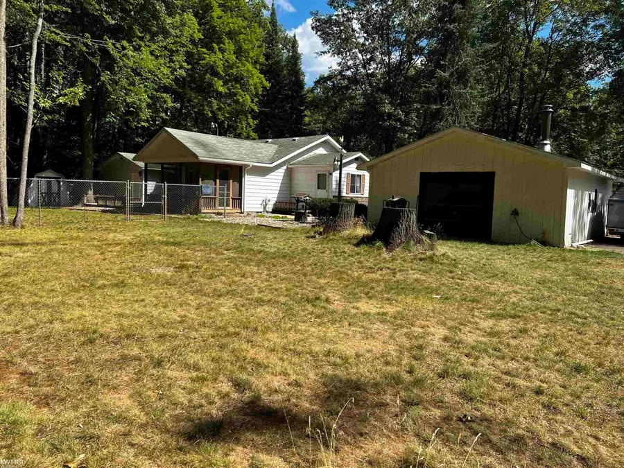 194 Springwood DR, Prudenville, MI 48651 - #3