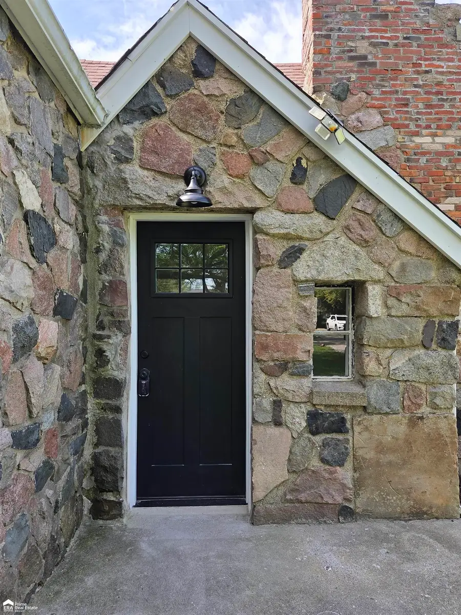 1491 Iva ST, Burton, MI 48509 - #2