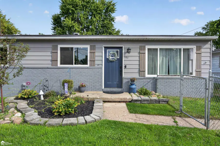 107 E Naldrette ST, Durand, MI 48429 - #2