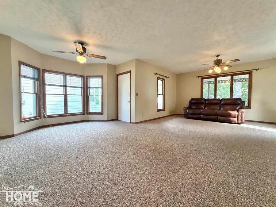 416 E King ST, Owosso, MI 48867 - #2